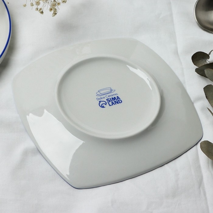 Тарелка плоская керамическая &laquo;Ласточка&raquo;, 18 х 18 см, цвет белый