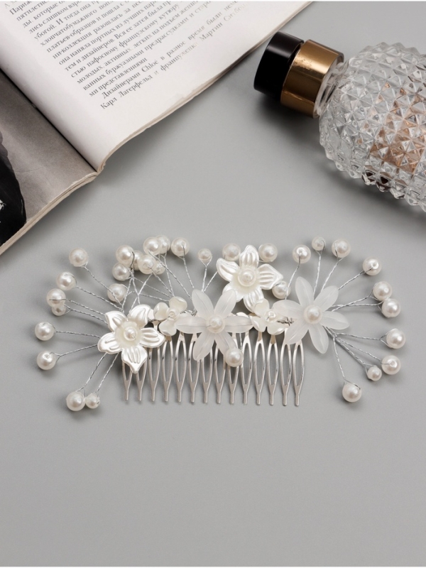 Гребень для волос "Эмилия" цветы шарики, 13х7 см, белый