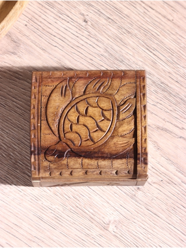 Шкатулка резная "Черепаха" дерево соно, 10х10х5 см