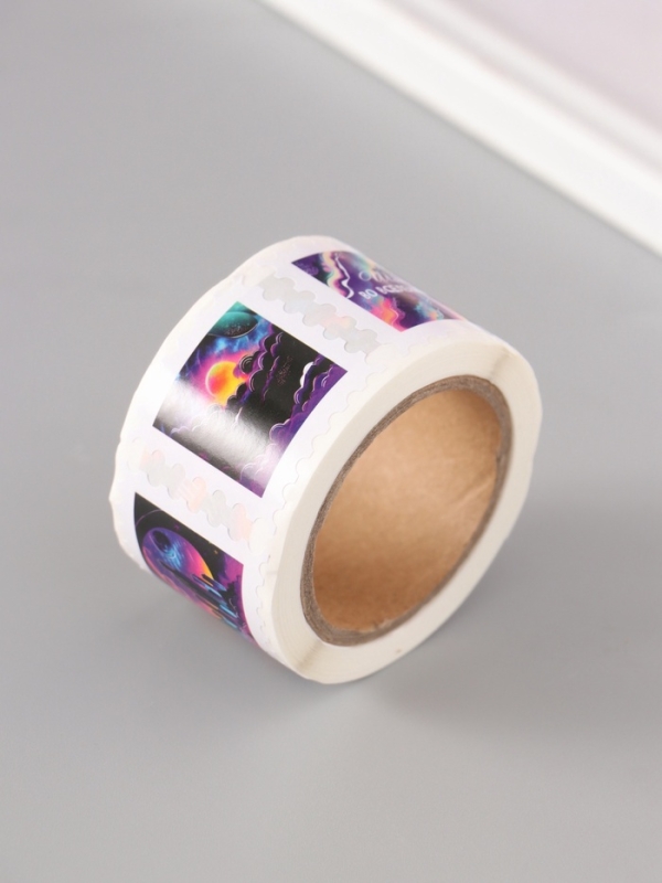 Наклейка бумага "Марки. Космос" 3х3 см 200 шт в рулоне