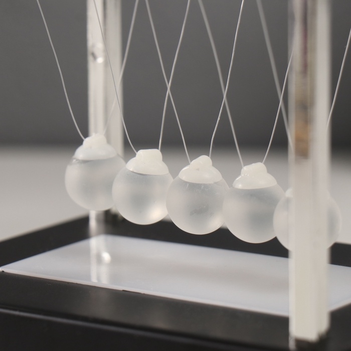 Маятник "Светящиеся шары" 5 диодов МИКС 12х12х9 см