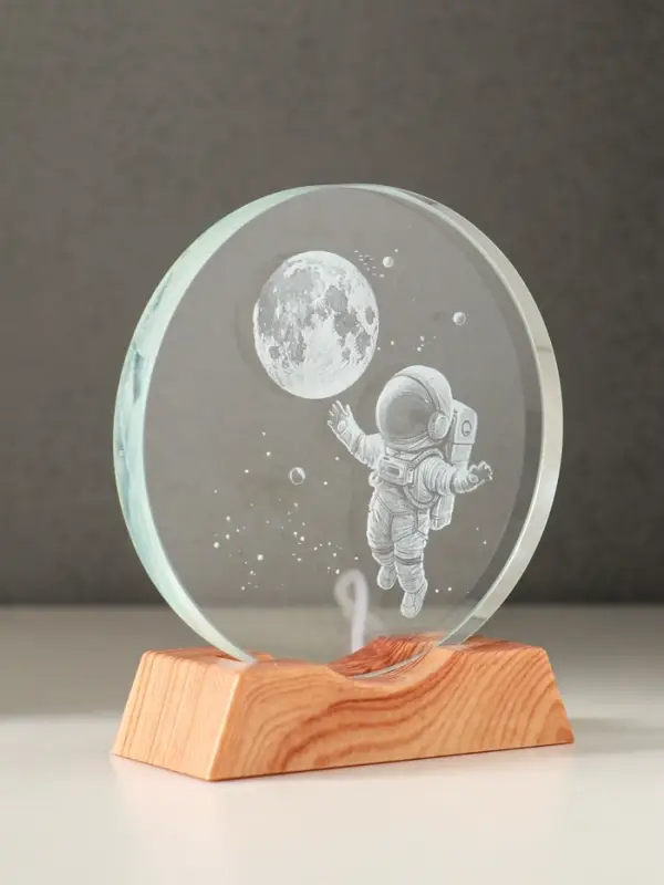 Сувенир стекло свет "Диск. Полёт космонавта" 5хLED d=10 см, USB 10х4х11,4 см