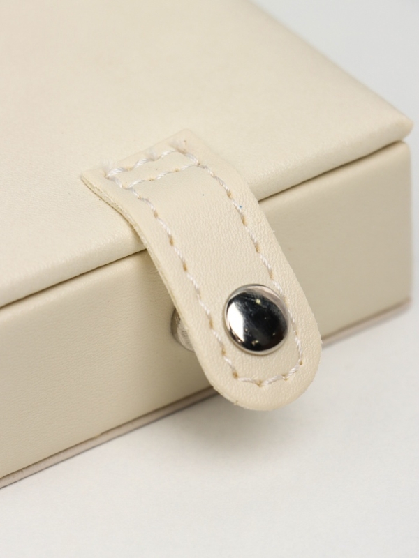 Шкатулка кожзам под часы 2 отделения и бижутерию "Ромбы белые" матовая 8,5х25х25 см