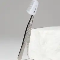 Пинцет прямой, узкий, с расчёской, 8.8 см, в чехле, МИКС