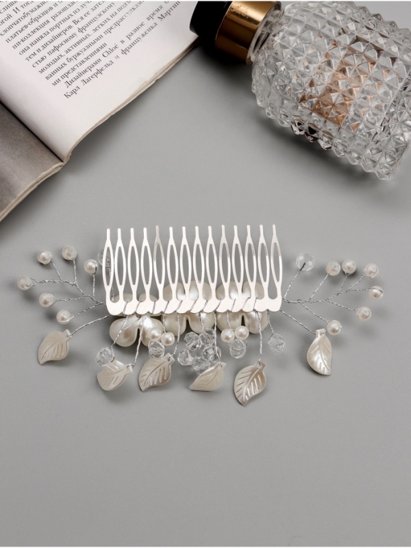 Гребень для волос "Эмилия" цветы листочки, 11х6,5 см, белый