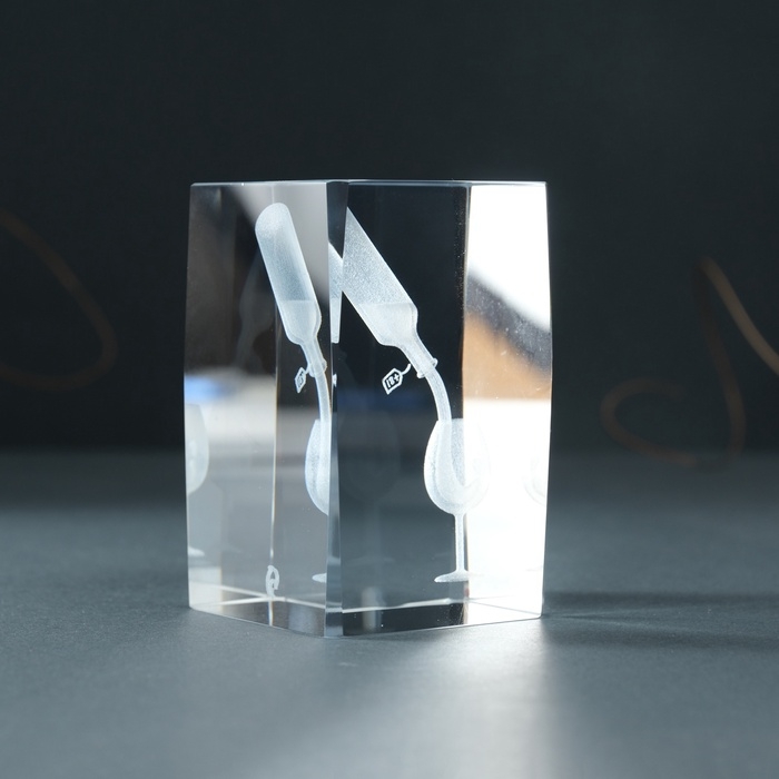 Сувенир стекло прямоугольник "Бокал и вино" 5х5х8 см