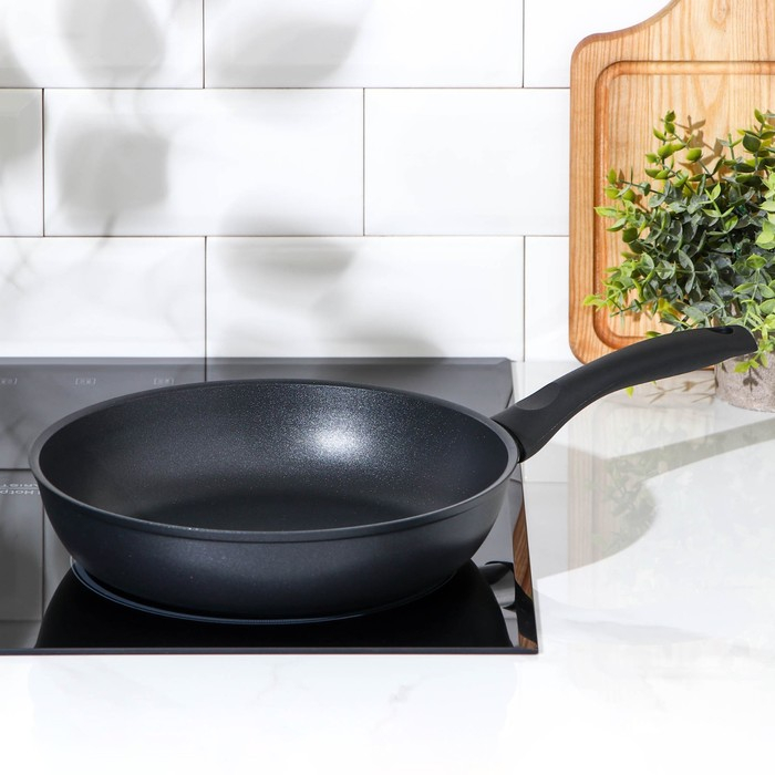 Сковорода &laquo;Традиция&raquo;, d=26 см, пластиковая ручка, антипригарное покрытие, цвет чёрный