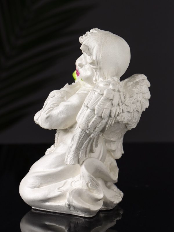 Фигура "Ангел с букетиком" 15х8х9 см, цвет перламутр