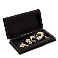 Шахматы 19 х 19 см, король h-3.3 см, d-1.5 см, доска и фигуры пластик