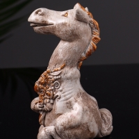 Статуэтка "Конь с букетом" 11см, цвет бежевый