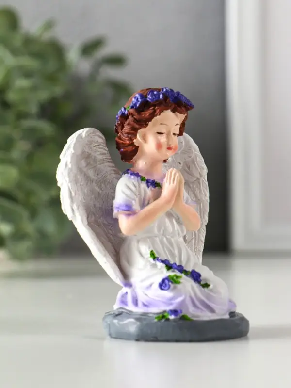 Сувенир полистоун "Девочка-ангел в платье с лавандой - молитва" фиолет 6,7х5х9 см