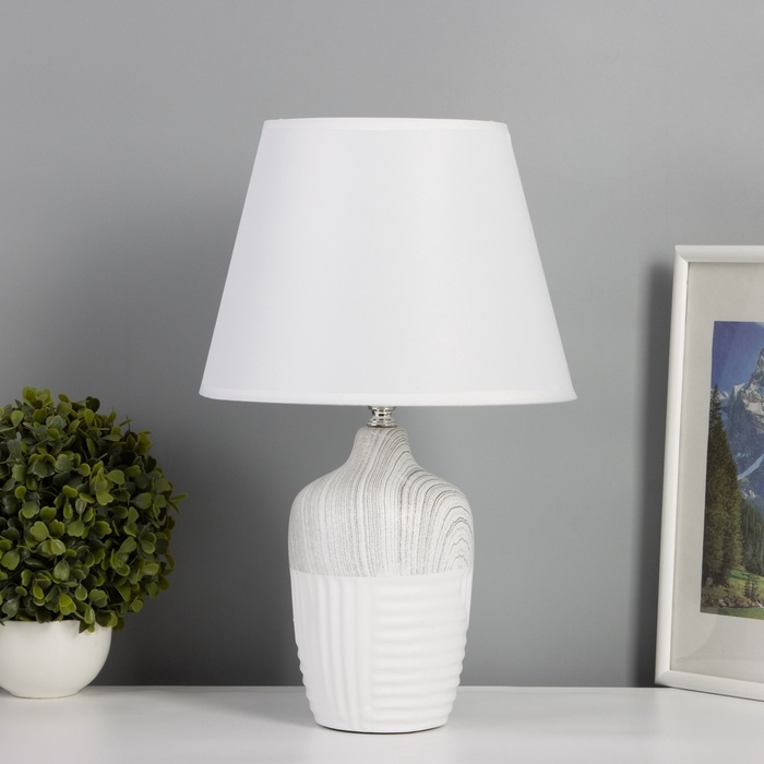 Лампа настольная "Строгие линии" 1х40Вт Е27 белый/серый 25х25х40см
