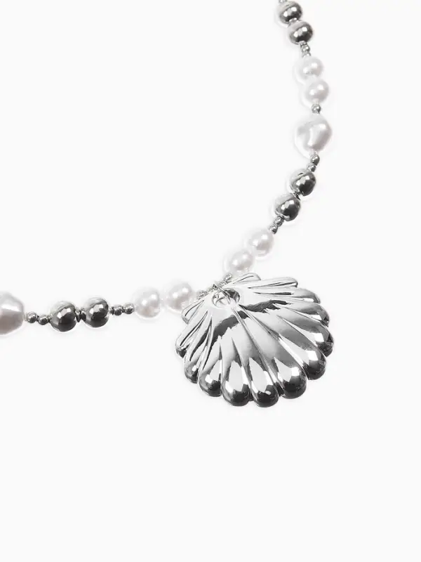 Кулон на жемчужных бусах "Ракушка", цвет белый в серебре