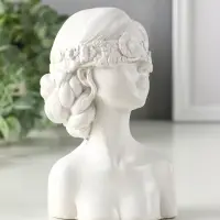 Статуэтка интерьерная "Девушка с повязкой на глазах", 14,3х9,5х7 см