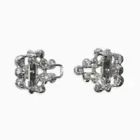 Зажим для кардигана "Ажур", завитки, цвет белый в серебре