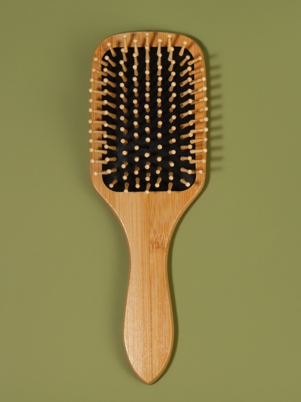 Расчёска массажная BAMBOO 24*8см бамбук/резина черн подвес/пакет QF