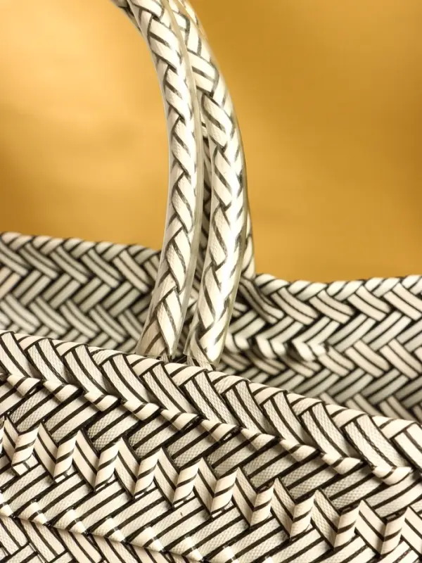 Сумка плетёная пластиковая 30х15х35 см, цв. чёрный-белый