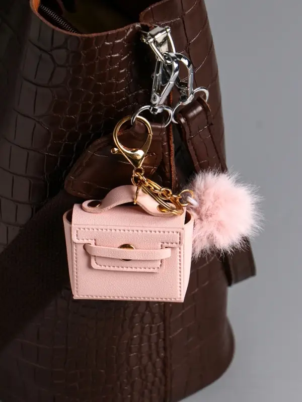 Брелок кожзам с карабином, с пушистиком "Сумочка" нежно-розовый 5,8х2,4х5 см