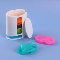 Таблетница - органайзер &laquo;Неделька&raquo;, английские буквы, 12 &times; 6 &times; 5,9 см, 7 контейнеров по 4 секции, разноцветная