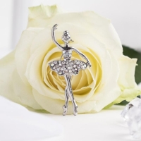 Брошь &laquo;Балерина&raquo; аронди, цвет радужный в серебре