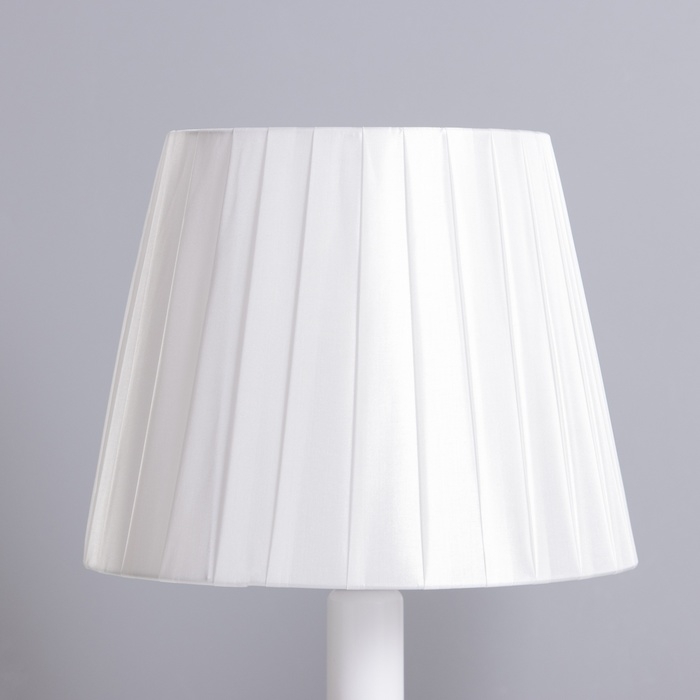 Лампа настольная "Лида" 1х40Вт Е27 белый/золото 21х21х36см