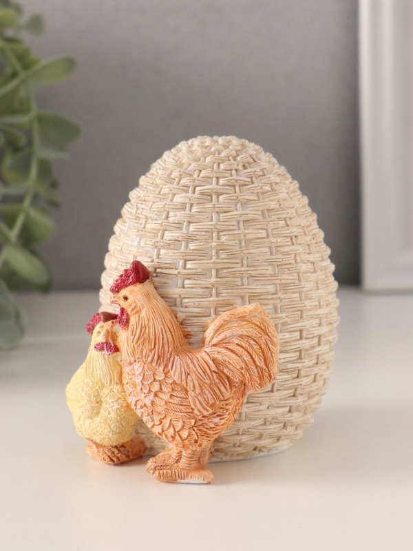 Сувенир полистоун "Курочка и петушок у плетённого яичка" 9х8,5х10 см