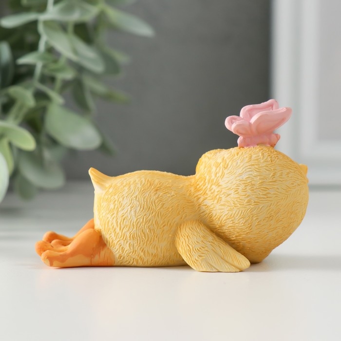 Сувенир полистоун "Спящий утёнок с бабочкой" 8,5х4х5 см