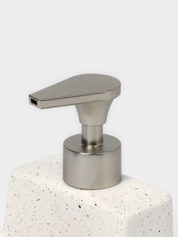 Дозатор для моющего средства с подставкой для губки