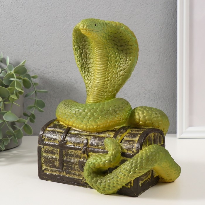 Копилка "КОБРА НА СУНДУКЕ "  20 х17 х 12 см.