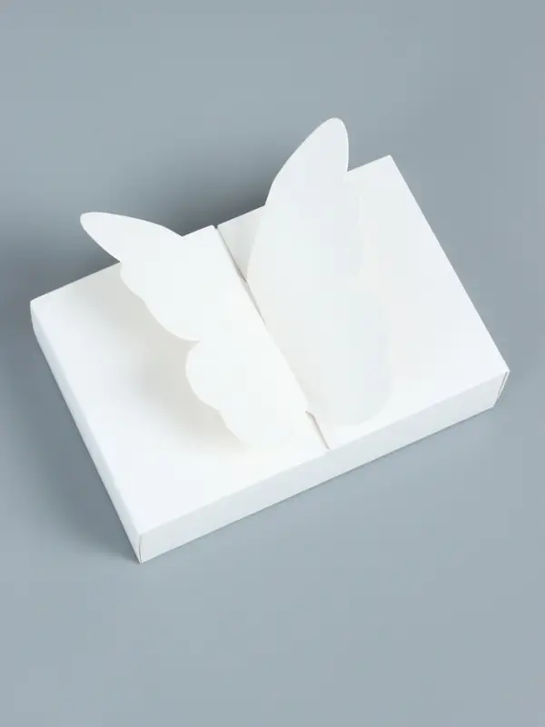 Коробка для 6 конфет бабочка, 12.6&times;8.3&times;4 см