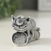 Сувенир "Кот лежит на колбасе" 4,2 см