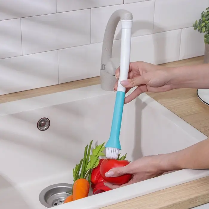 Щётка - насадка на кухонный кран, диаметр отверстия 2,5 см, длина 32 см, длина щётки 2,5 см