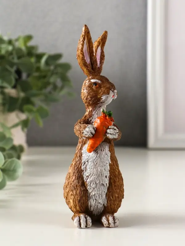 Сувенир полистоун "Кролик с морковью" 4,7х5х15 см