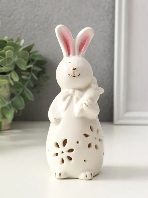 Сувенир керамика свет "Зайка с морковкой" белый 5х5,5х15,5 см