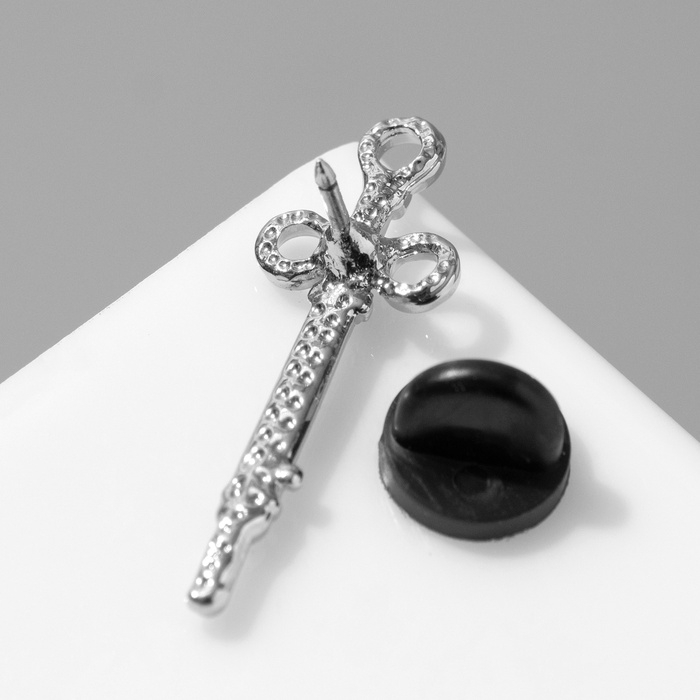 Значок &laquo;Шприц&raquo; карпульный, цвет синий в серебре