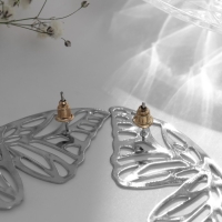 Серьги металл &laquo;Бабочки&raquo;, цвет серебро