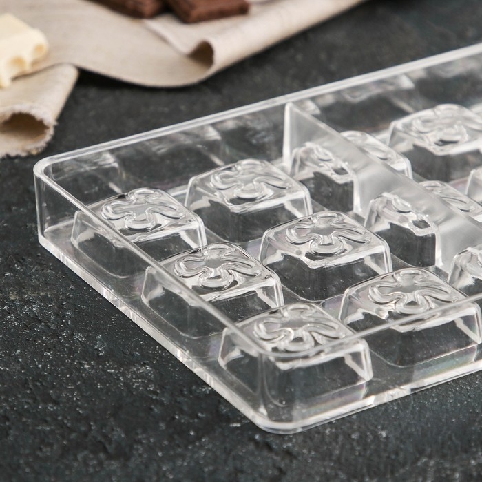 Форма для конфет и шоколада KONFINETTA &laquo;Клевер&raquo;, 27,5&times;17,5&times;2,5 см, 21 ячейка 2,5&times;2,5&times;1 см, цвет прозрачный
