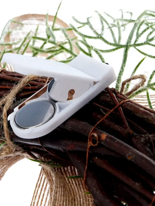 Декоративный венок &laquo;Ель с колокольчиком&raquo;, d=55 см, 30LED, от батареек CR2032&times;2, свечение тёплое белое