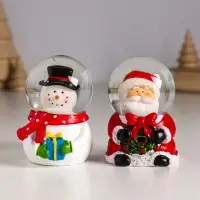 Сувенир полистоун водяной шар "Дед Мороз/Снеговик шар на голове" МИКС 6,8х5х5 см