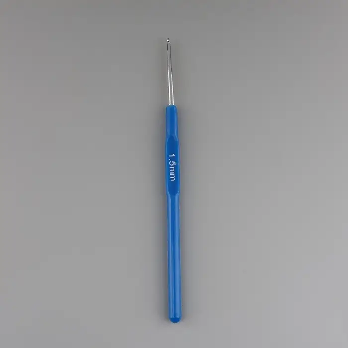 Крючок для вязания, с пластиковой ручкой, d = 1,5 мм, 13,5 см, цвет синий, цена за 1 штуку