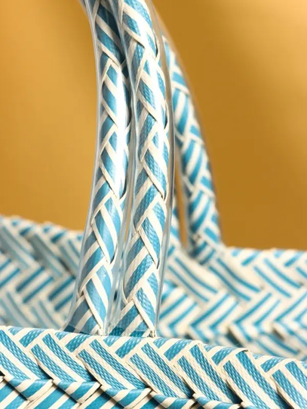 Сумка плетёная пластиковая 30х15х35 см, цв. бело-голубой