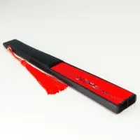 Веер бамбук, текстиль h=23 см "Веточка сакуры" красный, с кисточкой