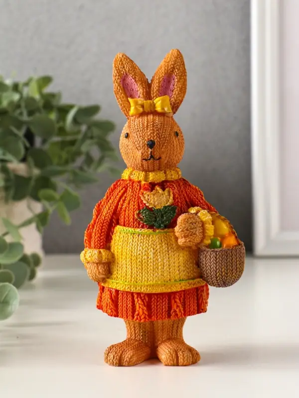 Сувенир полистоун "Зайка в вязанном платье с корзиной яиц" 5,5х8,2х16 см