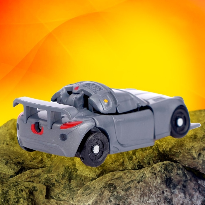 Робот &laquo;Автобот&raquo;, трансформируется