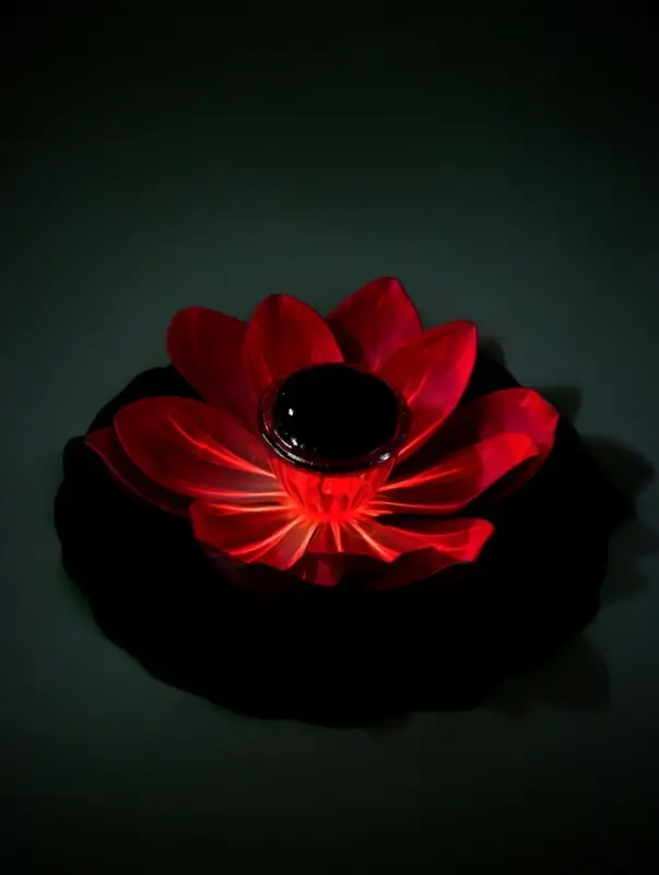 Садовый светильник для водоемов 28 х 28 х 9 см на солнечной бат-е "Лотос" лиловый N009