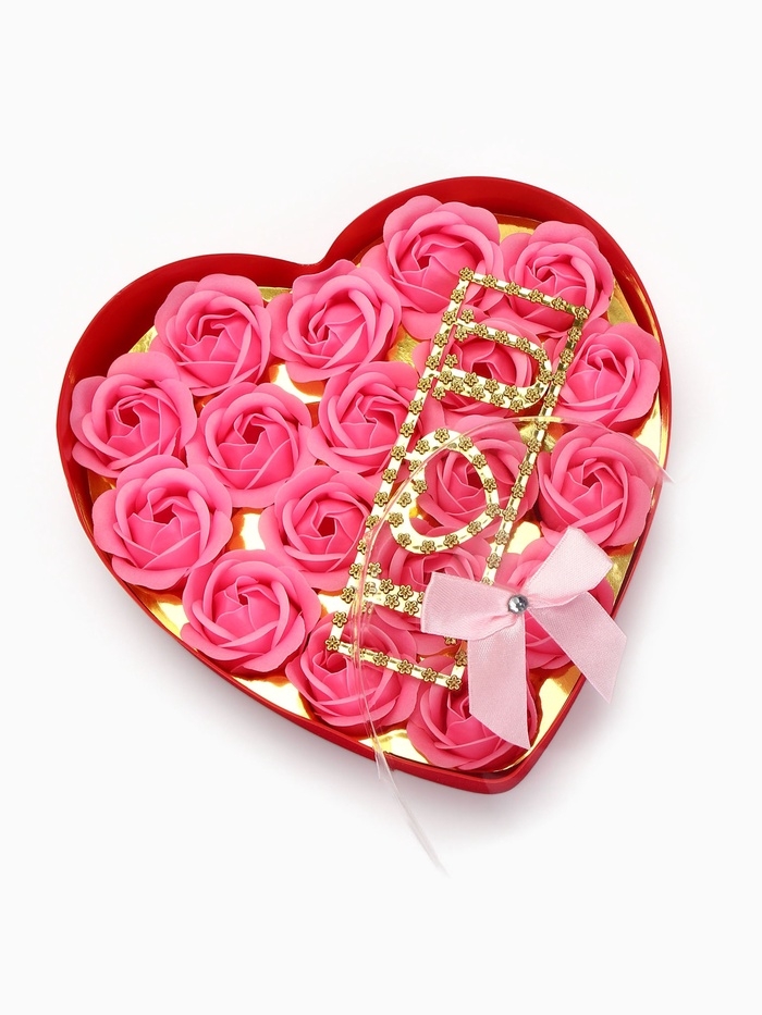 18 мыльных розовых роз с надписью в коробке