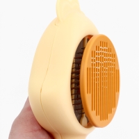 Пуходерка пластиковая "Петушок" с самоочисткой, 8,7 х 22 см, жёлтая