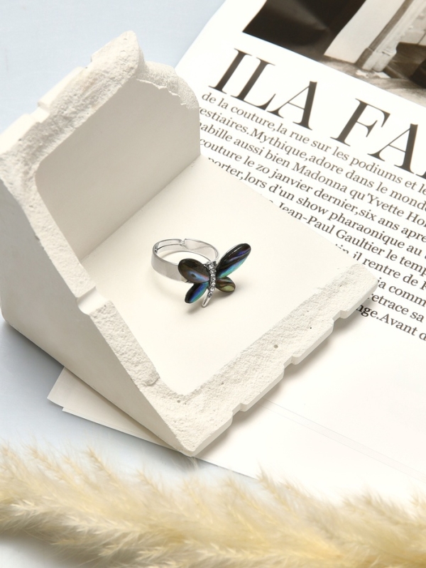 Кольцо безразмерное &laquo;Бабочка&raquo;, галиотис, зелёное в серебре
