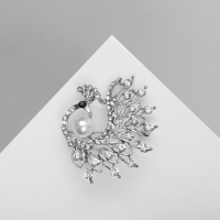 Брошь &laquo;Жар-птица&raquo; с жемчужиной, цвет бело-радужный в серебре