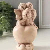 Статуэтка "Ангелочки на сердце" высота 15 см,  эффект состаривания, слоновая кость